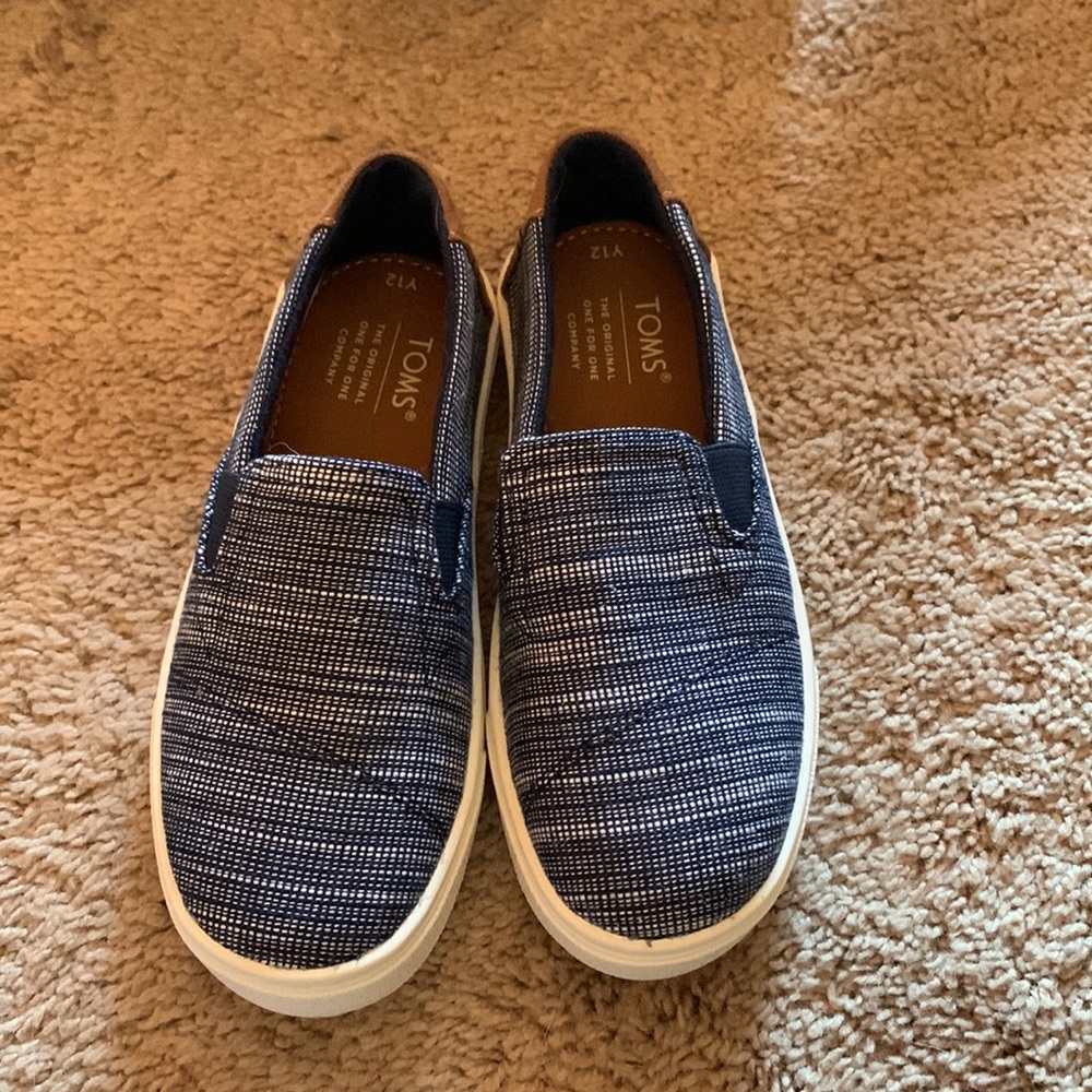 TOMS - Luca chambray size youth 12 and 2